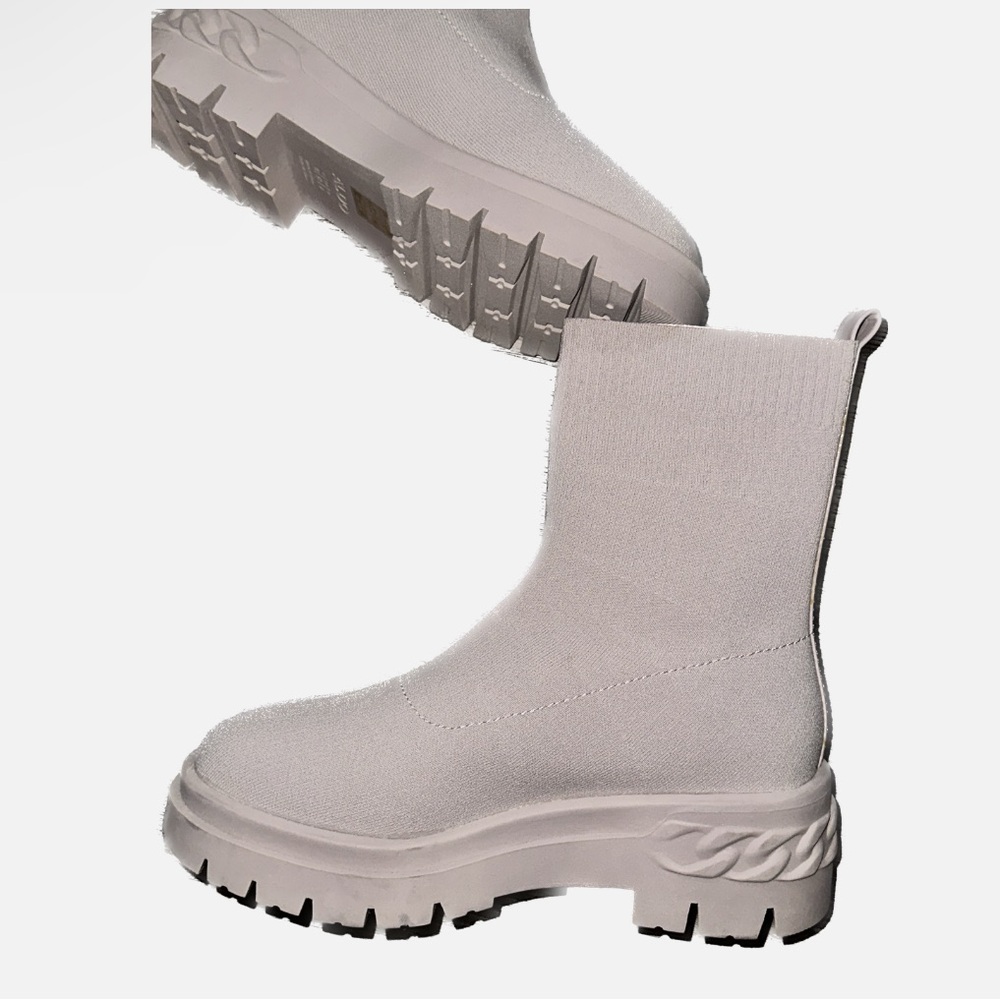 ALDO Big Act Chelsea Sock Booties NWOB - Picture 6 of 13